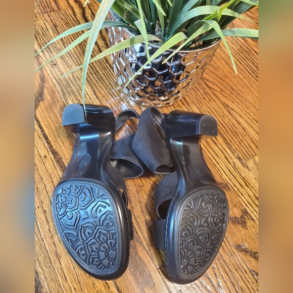 Eűro Soft by Sőft Suede Heel - Picture 4 of 7